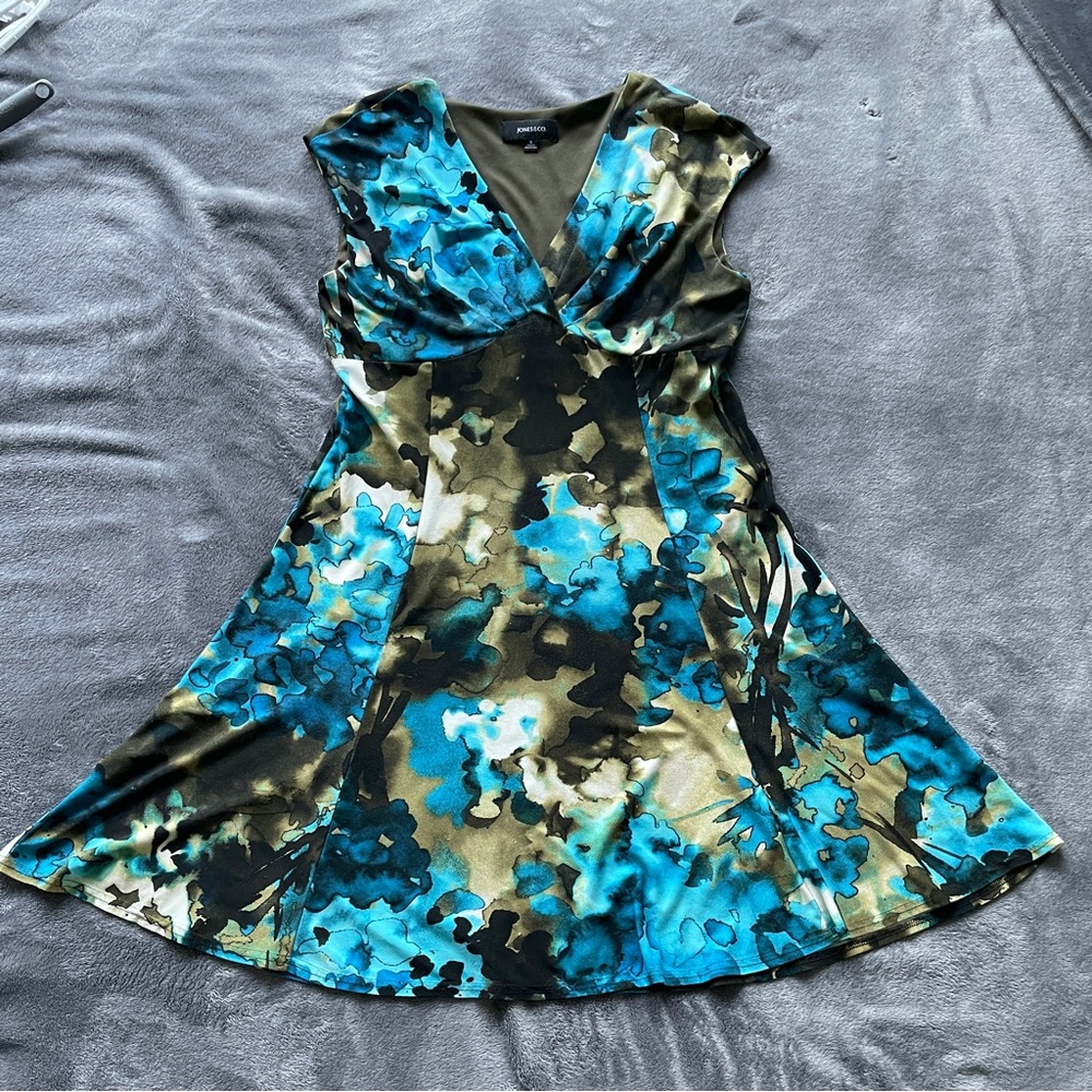 👗 Jones & Co. dress